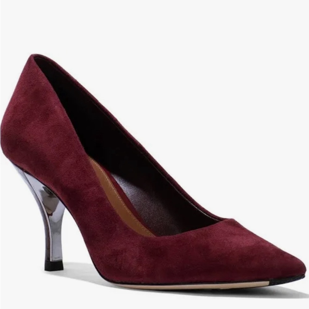 Donald J Pliner
Elegant Burgundy Suede Heels